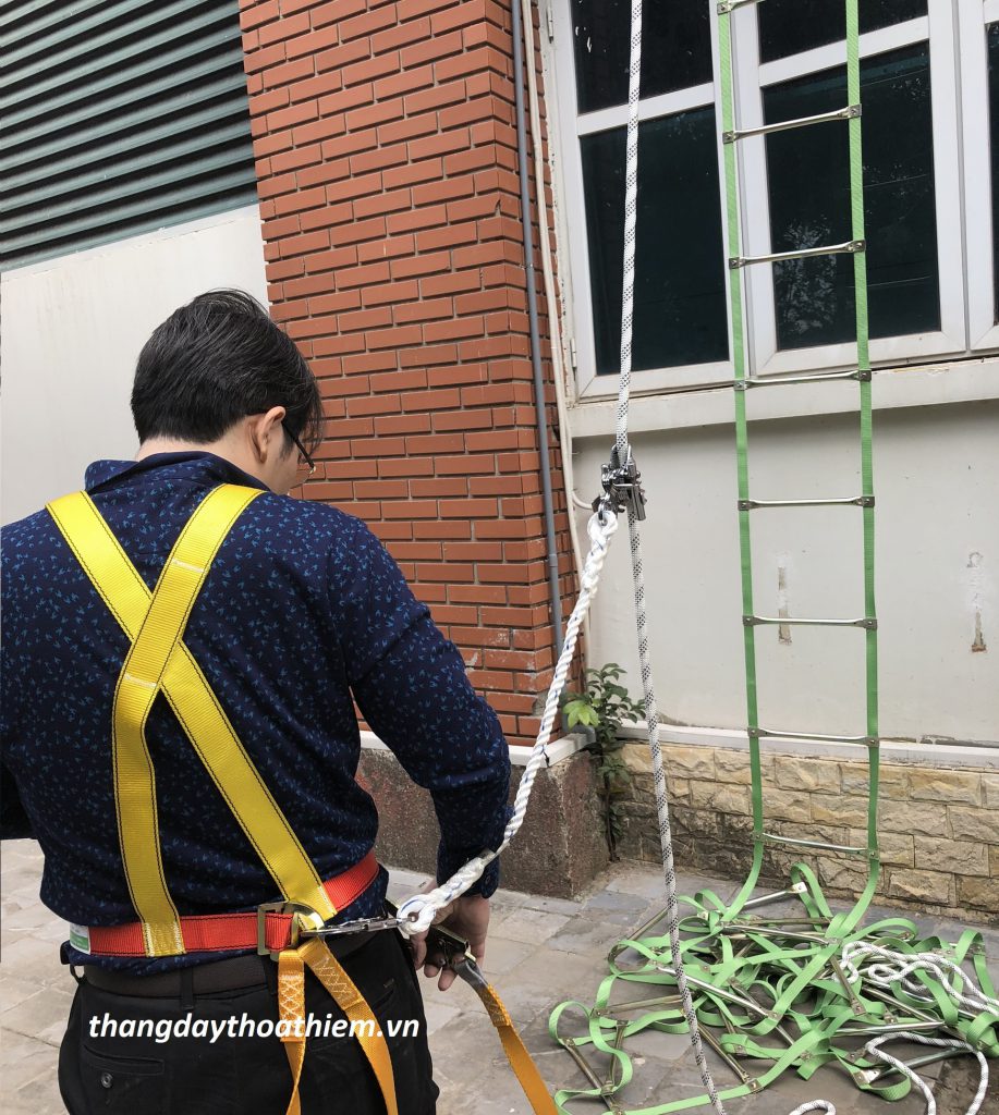 Thoat Hiem Nha Cao Tang